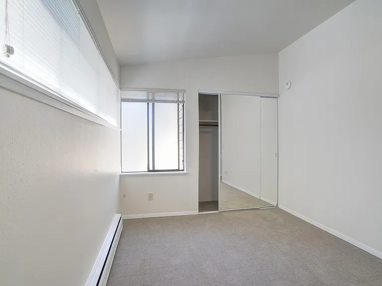2031 43rd Ave E #F — Photo 10