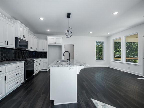 5th image of 11111 Nogard Ave