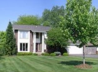 16192 Silvershore Dr, Fenton, MI 48430