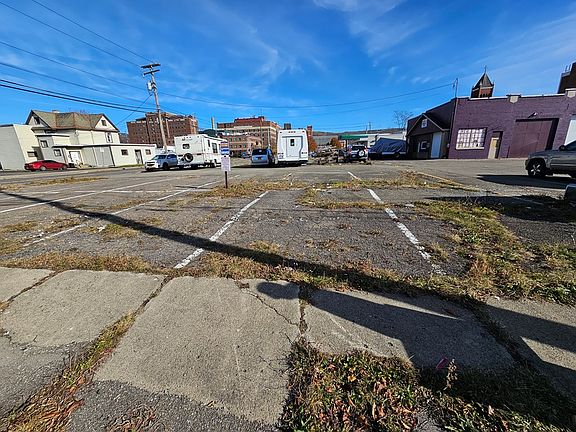 3rd image of 450 E Market St