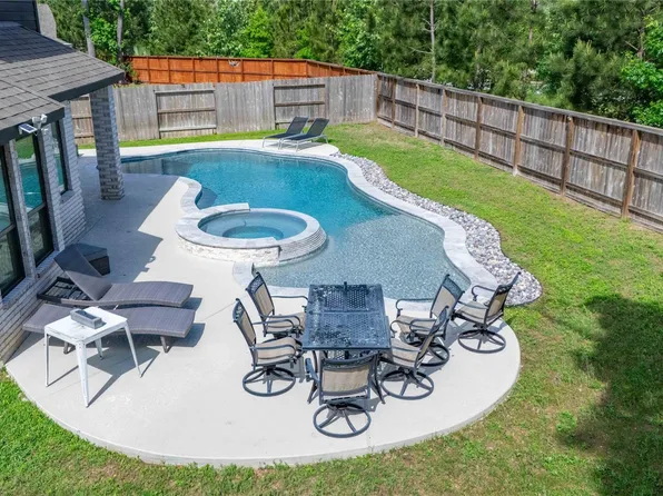 527 Chestnut Reef Ct, Conroe, TX 77304