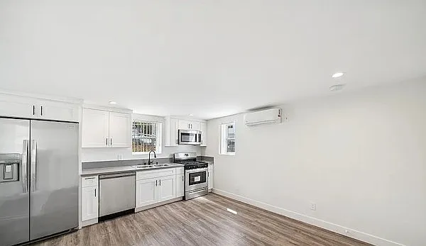 1267 Vin Scully Ave Property — Photo 2