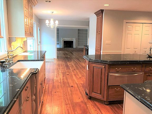 4th image of 5905 Bethlehem Ct