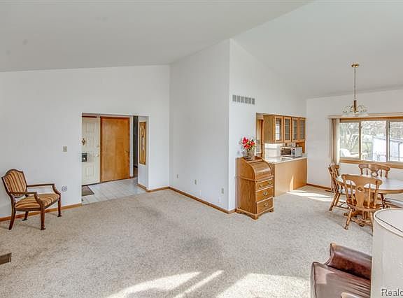 5th image of 3012 Huntington Park Dr