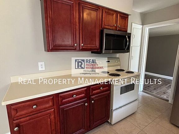 5th image of 602 S Saint James Blvd