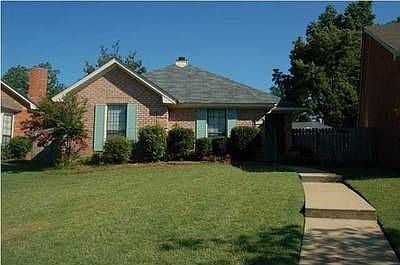 2nd image of 472 Caldwell Pl