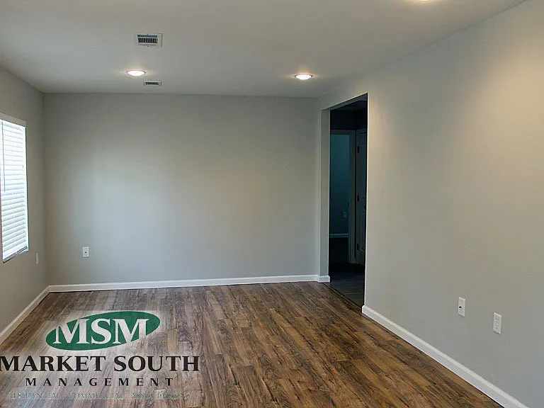 1407 Hendry Ave — Photo 3