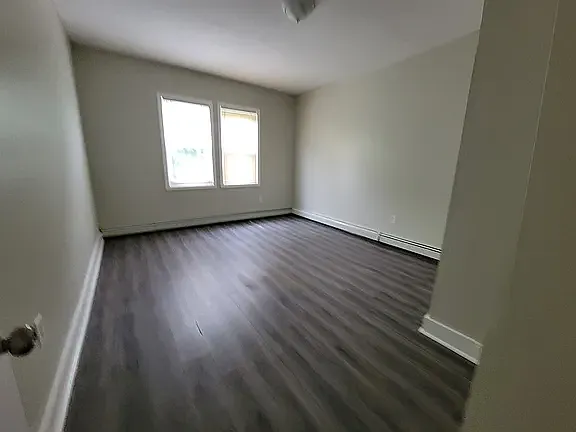 4 bed, 1200 sqft, $2,449 — Photo 4