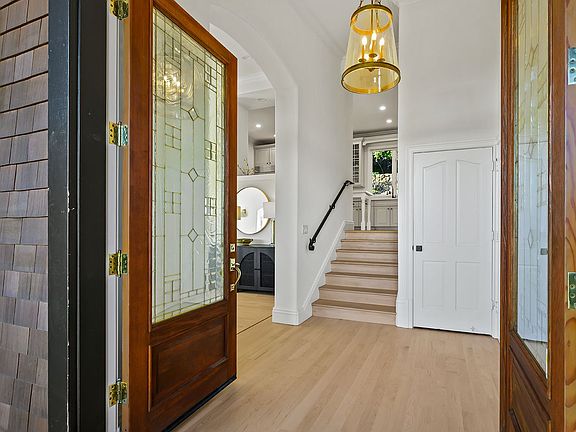 2nd image of 33 Acorn Way
