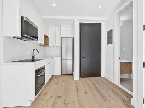 3rd image of 1211 Putnam Ave #2R