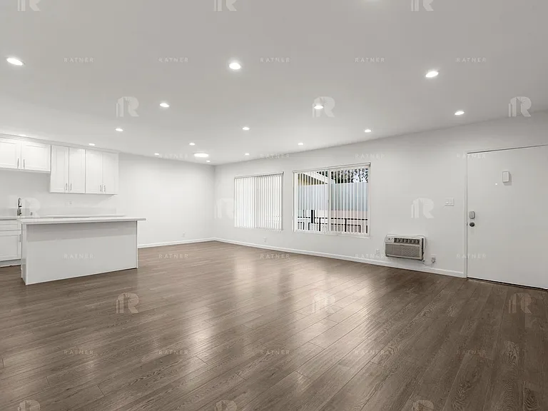 (An/Ti/Yo:B) 4216 Mary Ellen Avenue — Photo 4