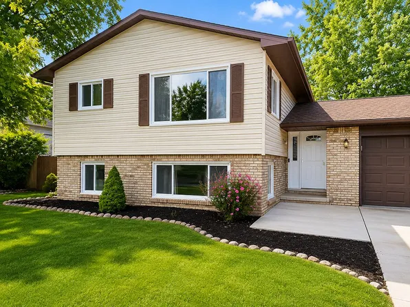 70274 Canterbury Dr, Richmond, MI 48062