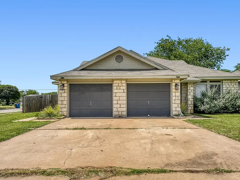 502 Gregory Ct — Photo 25