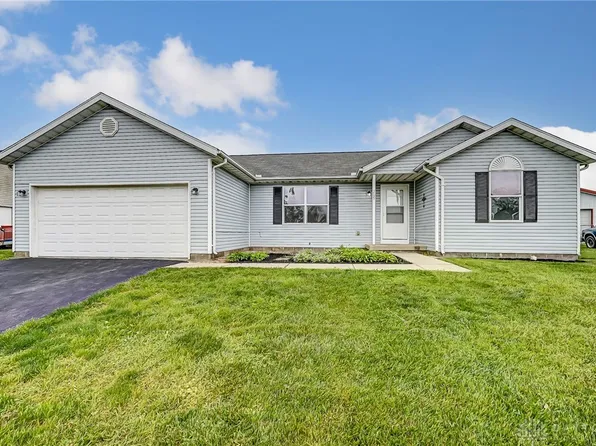 205 Berschet Dr, South Charleston, OH 45368