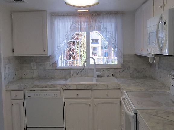 2nd image of 4889 Rollingwood Cir