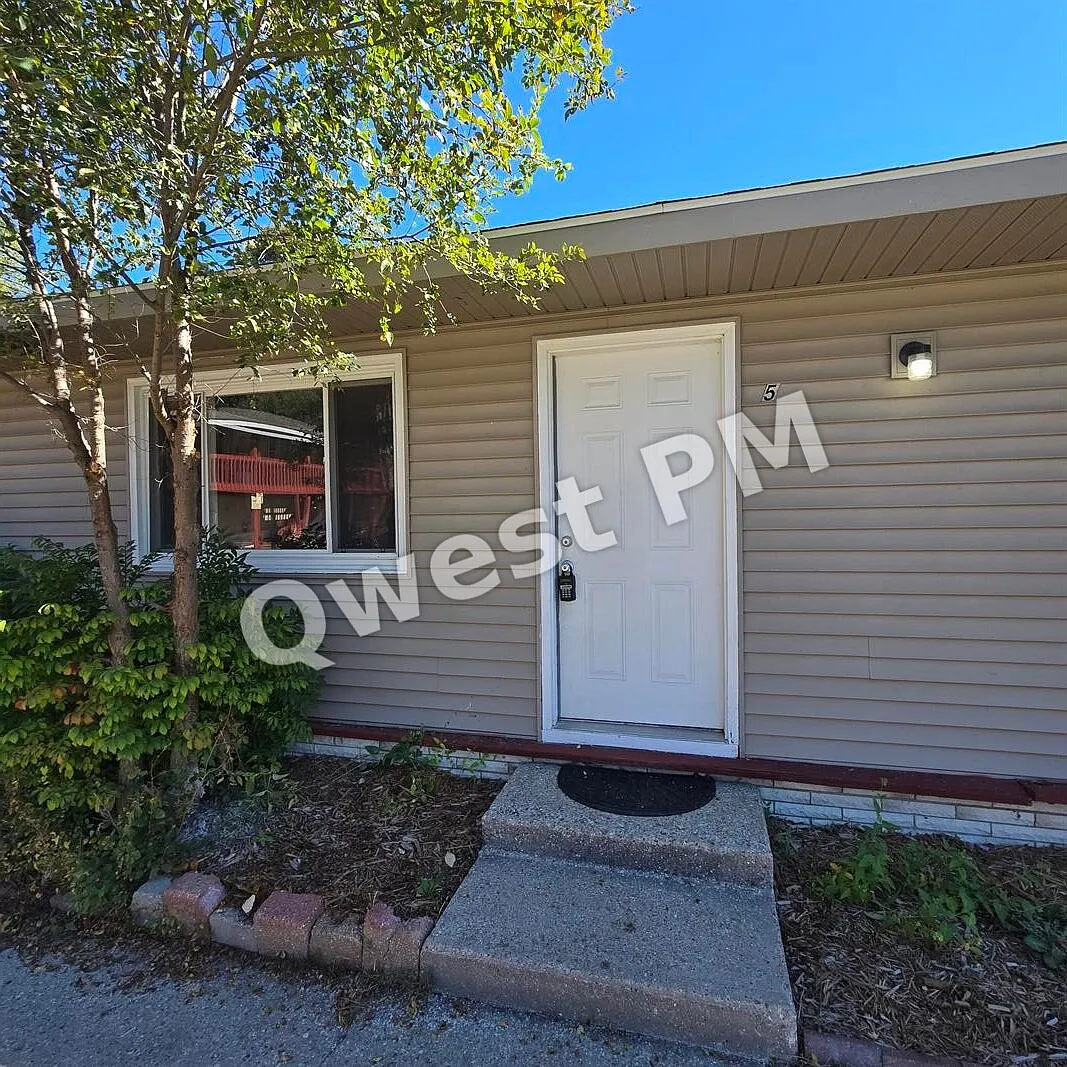 8528 Valley Rd #5 — Photo 1