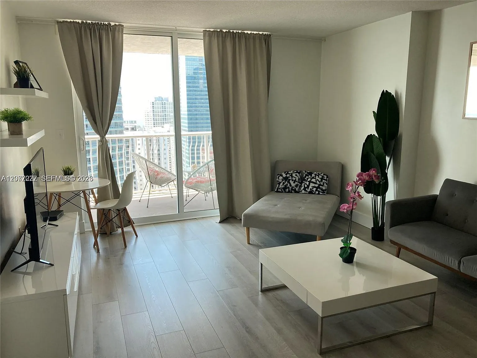 The Club At Brickell Bay — Photo 4