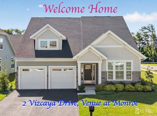 2 Vizcaya Dr, Monroe Township, NJ 08831
