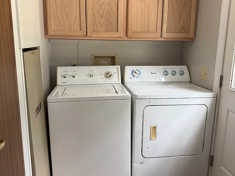 204 Aspen Dr — Photo 3