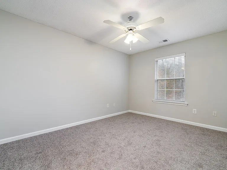 427 Red Coat Ln — Photo 15