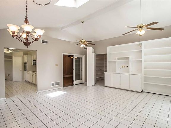 5th image of 932 Columbus Ct
