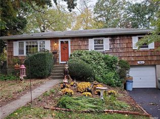 3 Doe Ct, Smithtown, NY 11787
