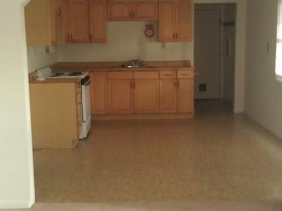 Living Room Looking thru to Kitchen