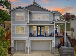 934 NW Baker Crest Ct, McMinnville, OR 97128