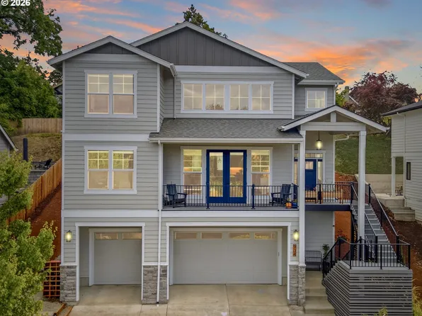934 NW Baker Crest Ct, McMinnville, OR 97128
