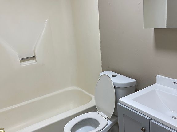 5th image of 1135 Lancaster Ave #A