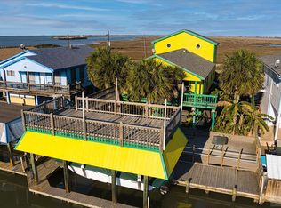 1321 Bay St, Crystal Beach, TX 77650