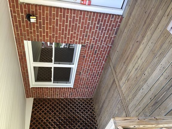 3rd image of 4042 Saint Augustine Ln