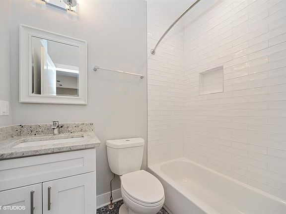 5th image of 1750 W Summerdale Ave #2