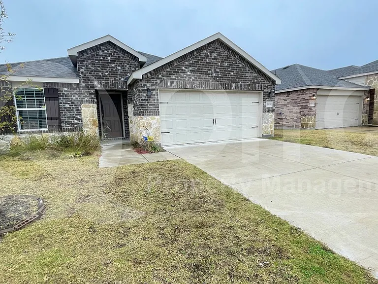 1315 Binfield Dr — Photo 2
