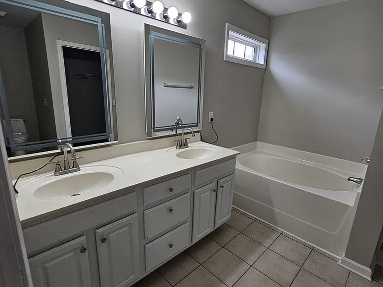 1032 Oakhall Dr — Photo 10