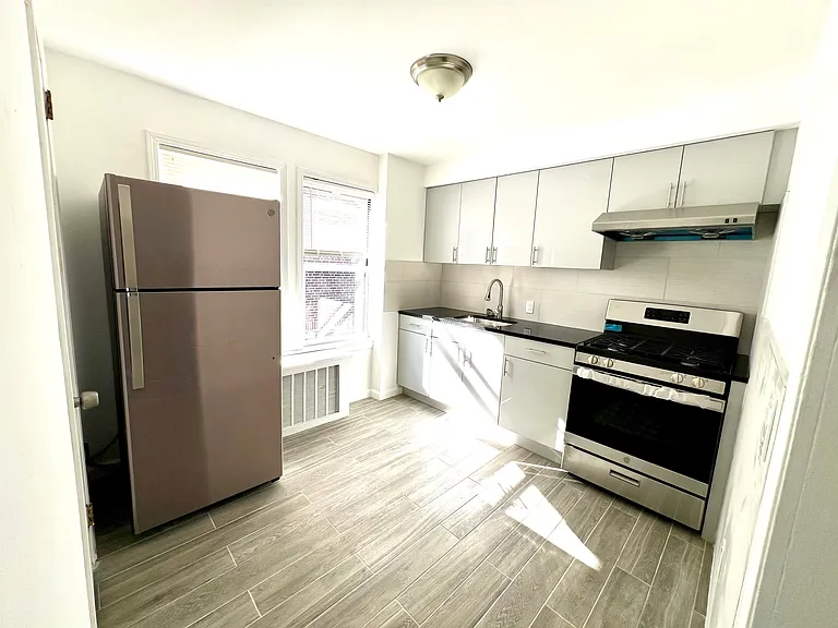 9924 Ascan Ave — Photo 3
