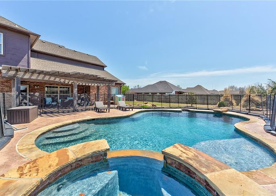 1st image of 4105 Hidden Lake Cir