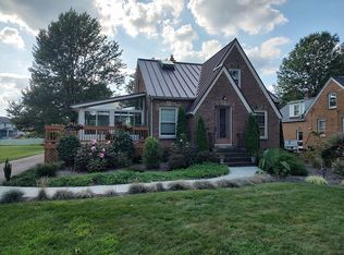 6958 McKenzie Rd, Olmsted Falls, OH 44138