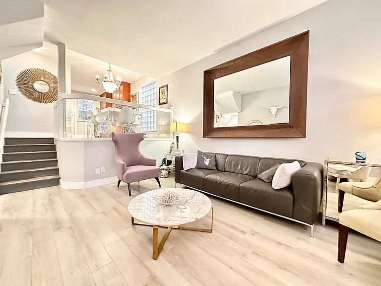 136 W 4th St #D — Photo 1