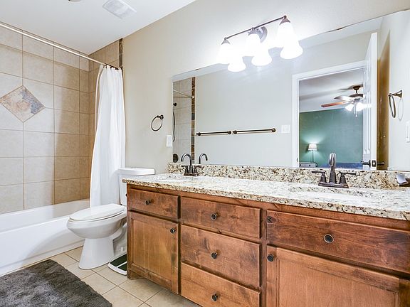 5th image of 2305 Lindell Ave