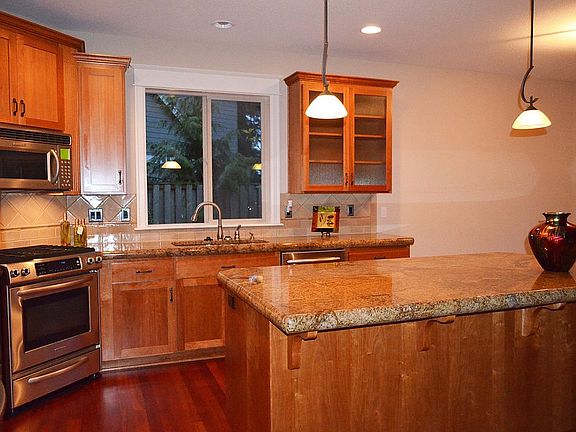 Beautiful Cherry Cabs Slab Granite Counters