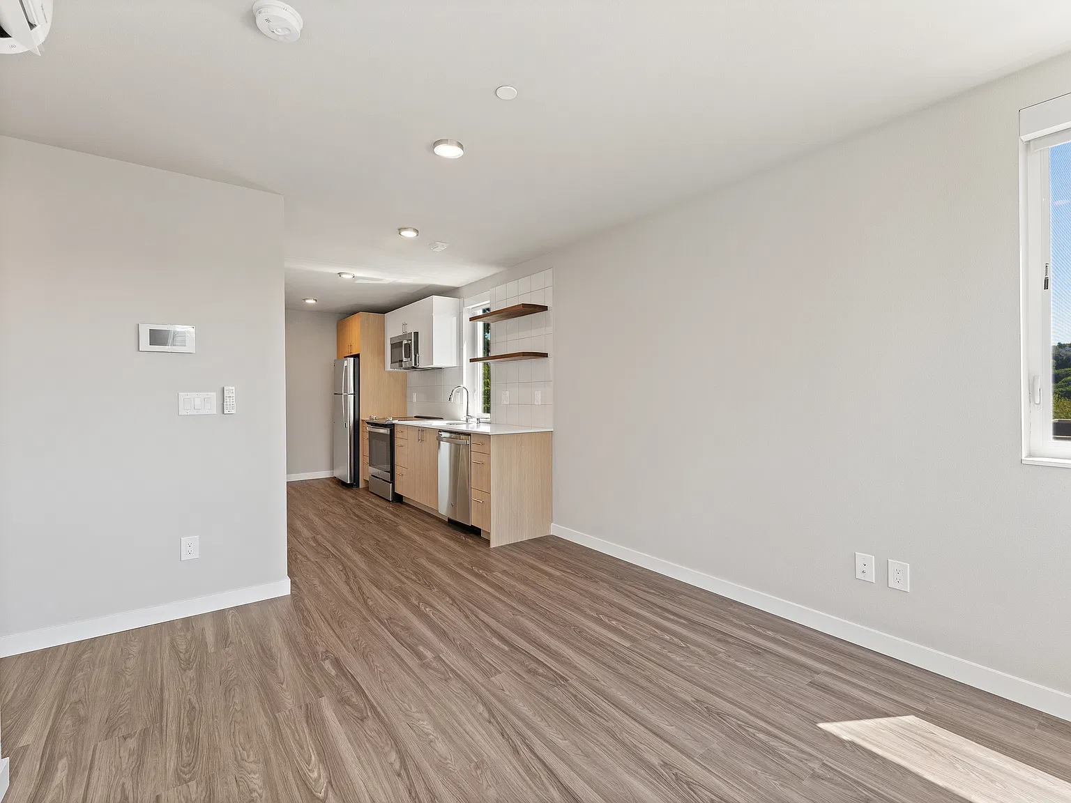 2 bed, 769 sqft, $3,250 — Photo 3