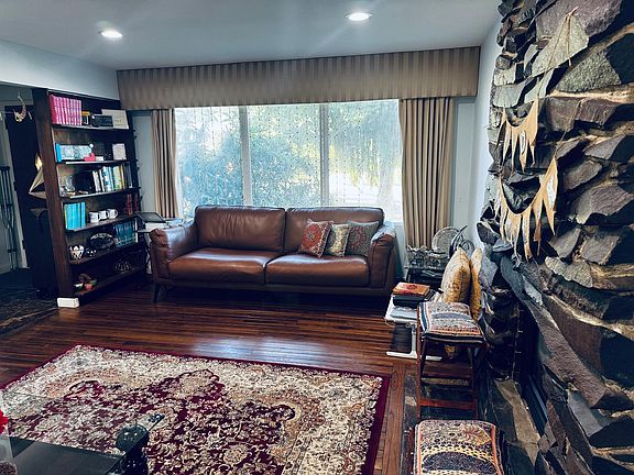 3rd image of 217 165th Ave NE
