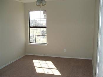 5th image of 2217 Lindell Ave