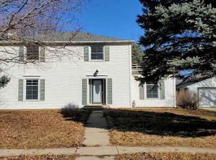 140 W Maple Dr, Hartley, IA 51346