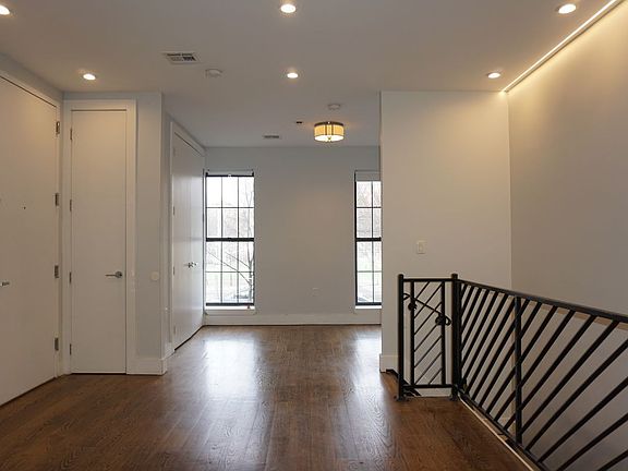 5th image of 634 Kosciuszko St APT 1A