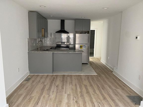 3rd image of 5650 Elmwood Ave #1