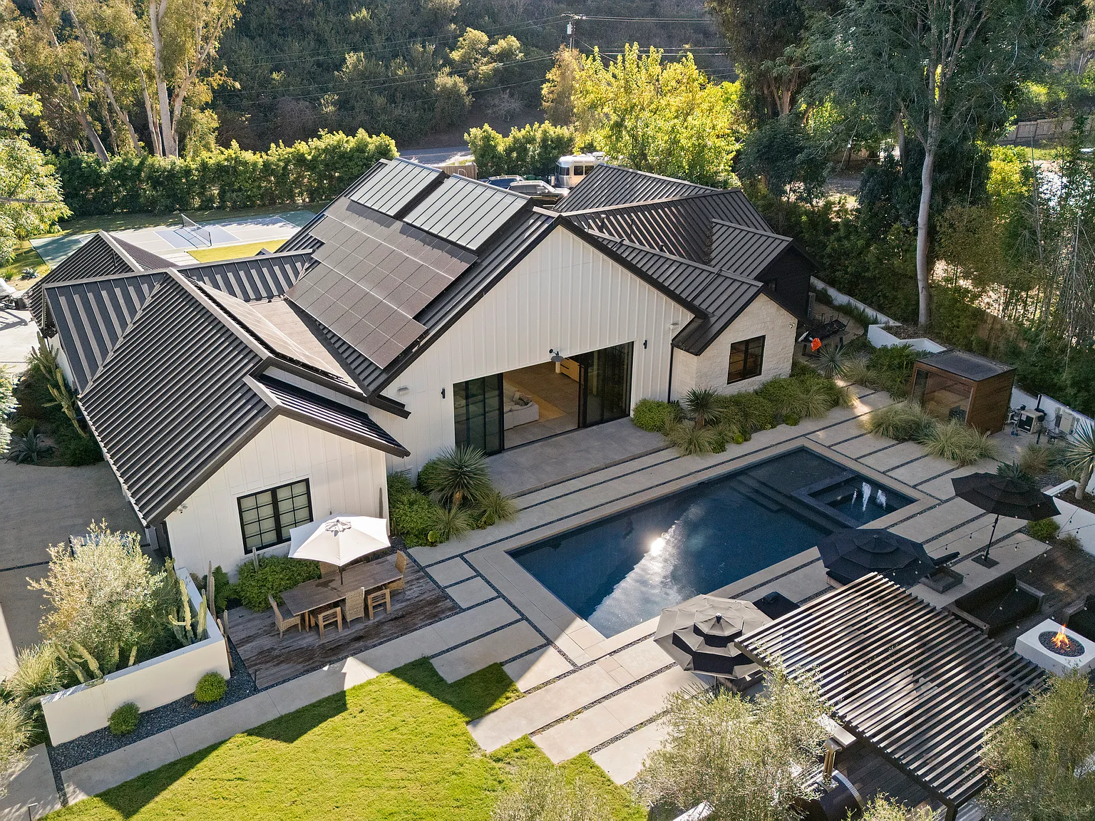 5 bed, 5.5 bath, 5100 sqft, $50,000 — Photo 3