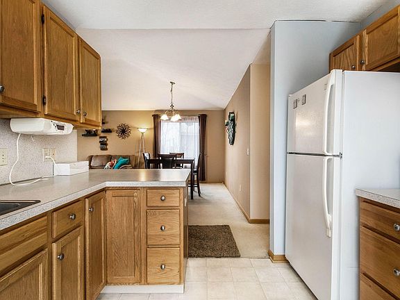 4th image of 6999 Lake Bluff Dr NE