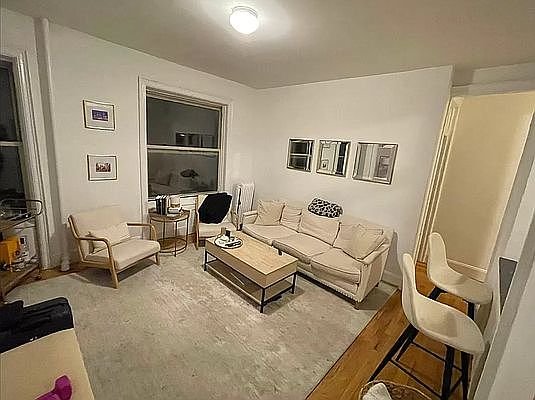 4th image of 200 Waverly Pl APT 16